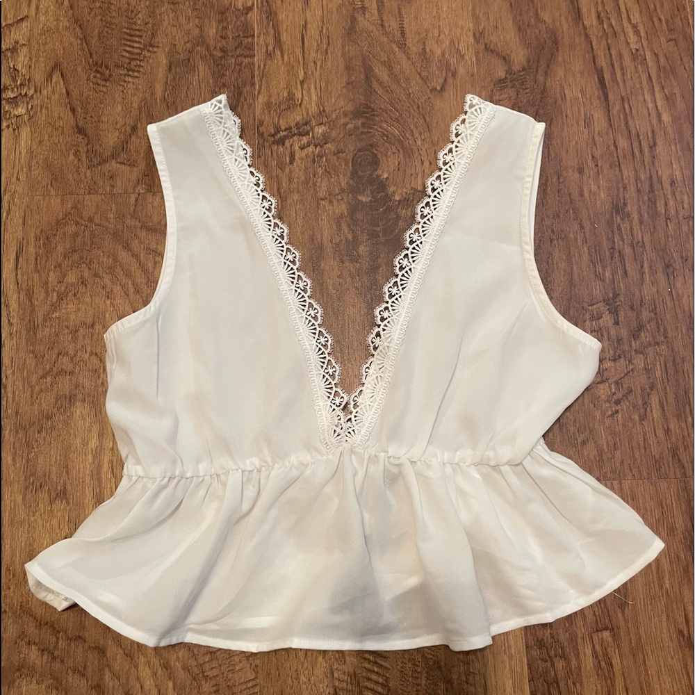 Zaful Flowy Feminine Deep V-Neck Top! Boho! NWT! 💕